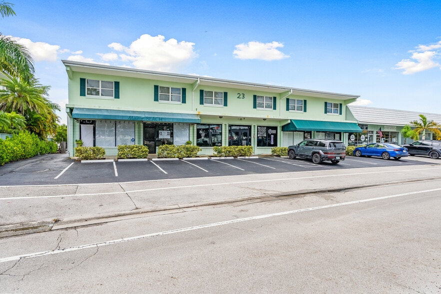 More Photos Of 23 Royal Palm Pointe, Vero Beach Restaurant For Sale