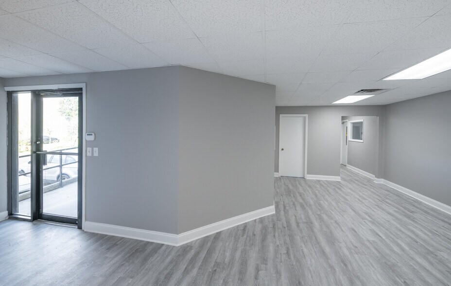 More Photos Of 1057 Ellis Rd N, Jacksonville Warehouse For Lease