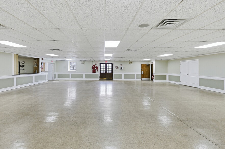 More Photos Of 81 Sprague St, Portsmouth Specialty For Sale