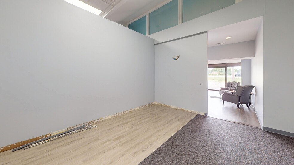 More Photos Of 111 S Lake St, Montgomery Service For Sale