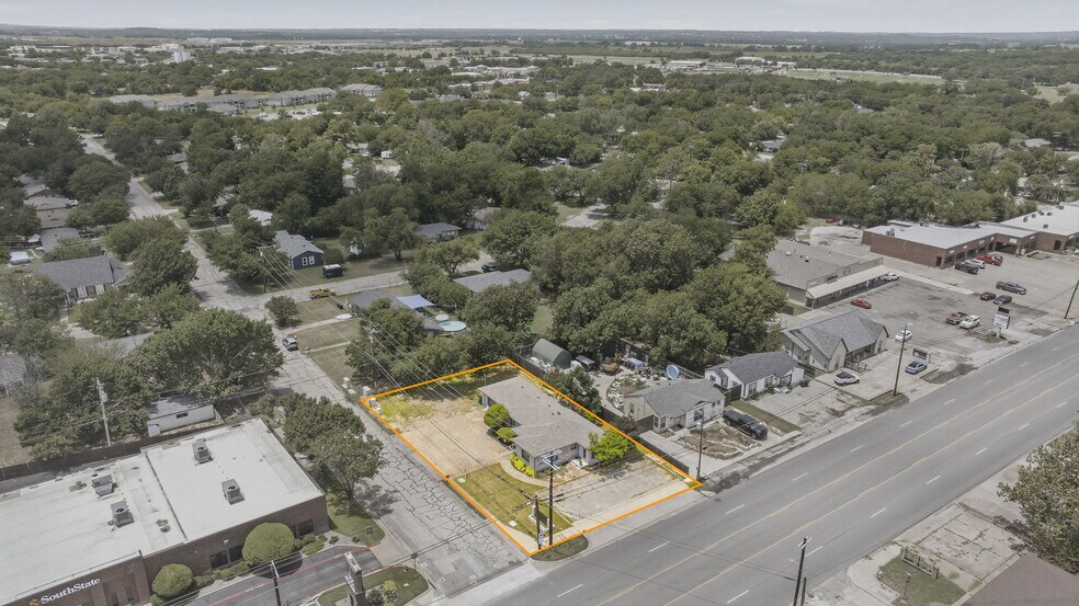 More Photos Of 416 S Morgan St, Granbury Office For Sale