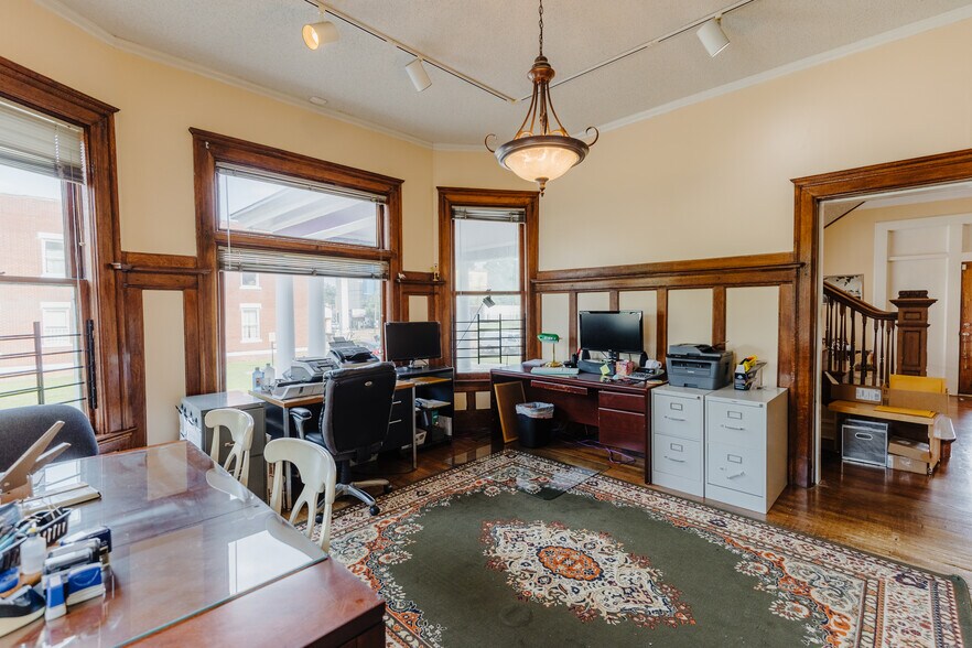 More Photos Of 1448 Madison Ave, Memphis Office For Sale