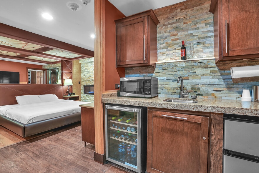 More Photos Of 16W621 S Frontage Rd, Willowbrook Hotel For Sale