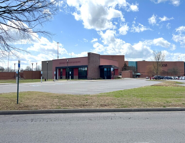 More Photos Of 1762 Galleria Blvd, Franklin Restaurant For Lease