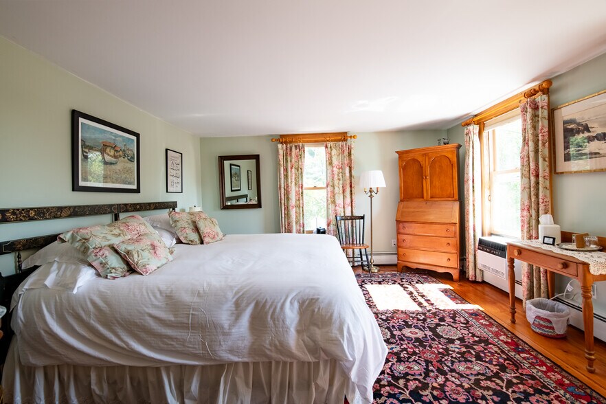 More Photos Of 32 Maple St, Andover Hospitality For Sale