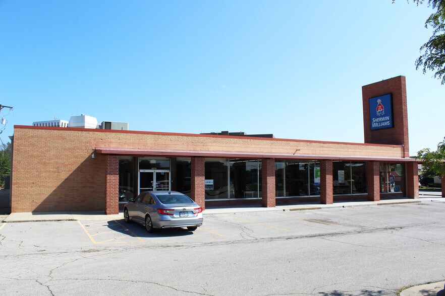 More Photos Of 7002 Johnson Dr, Mission Restaurant For Lease