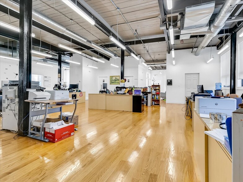 More Photos Of 100 Felton St, Waltham Light Distribution For Sale