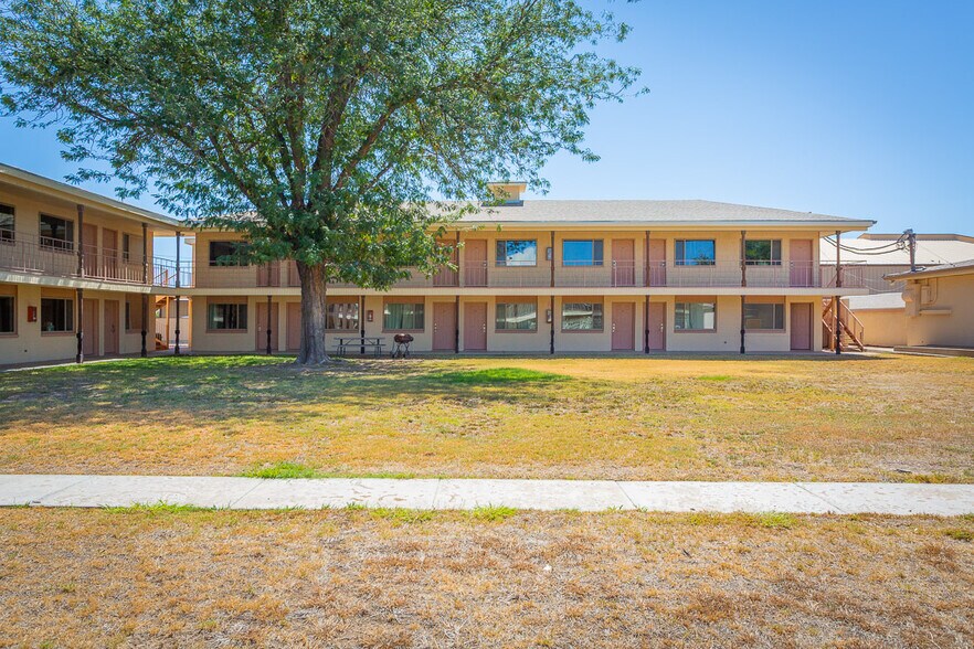 More Photos Of 2803 W 2nd St, Roswell Hotel For Sale