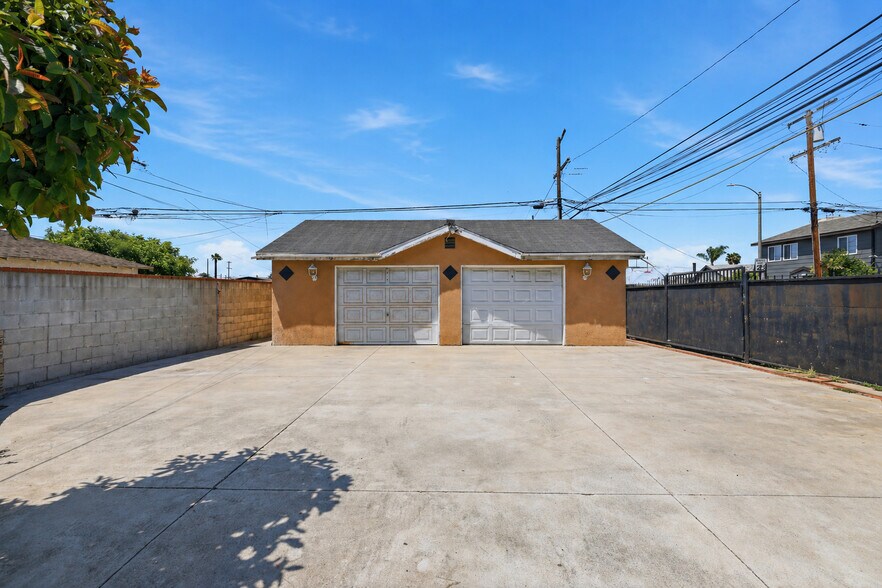 More Photos Of 932 E 23rd St, Long Beach Multifamily For Sale