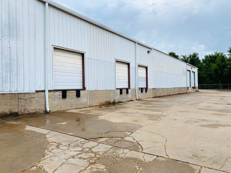 More Photos Of 6200 Melrose Ln, Oklahoma City Warehouse For Lease