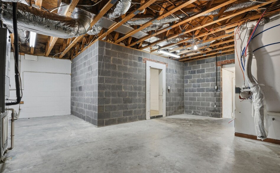 More Photos Of 528 W Main St, Wise Storefront For Sale