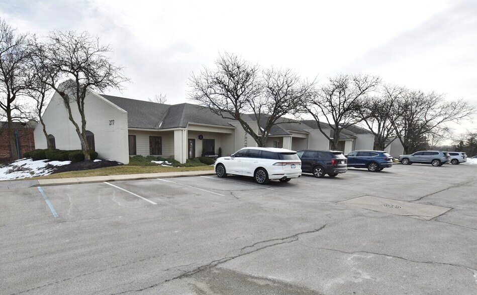 More Photos Of 277 E Carmel Dr, Carmel Medical For Lease