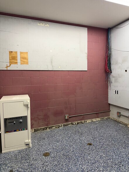 More Photos Of 2660 S Mendenhall Rd, Memphis Auto Repair For Sale