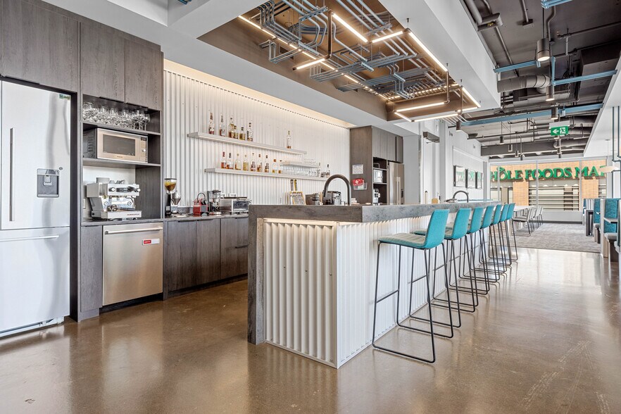 More Photos Of 975-983 Bank St, Ottawa Office For Lease