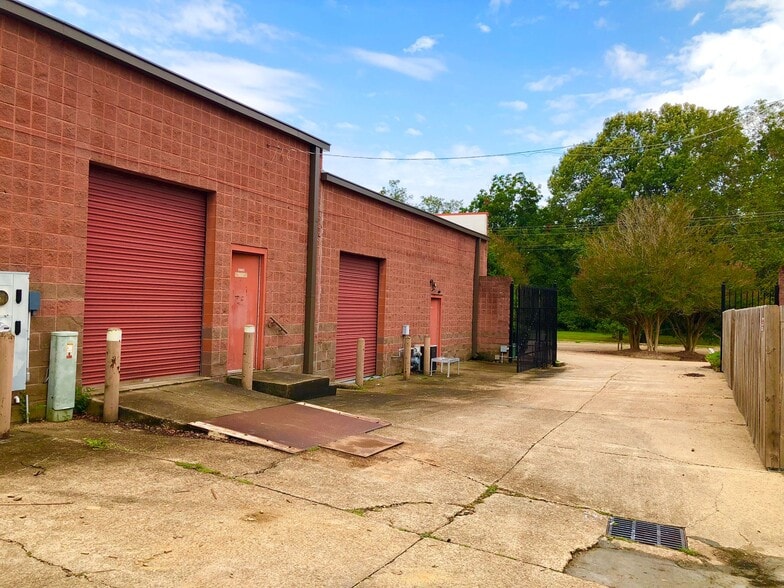 More Photos Of 100 Briarwood West Dr, Jackson Office For Lease