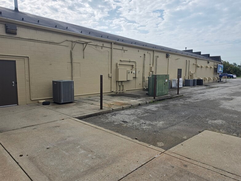More Photos Of 736 W Main St, Greensburg Supermarket For Sale