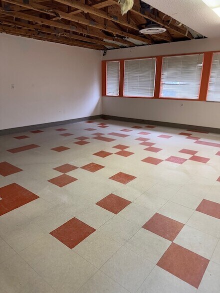 More Photos Of 511 Wilson Ave, Spring Lake Specialty For Sale