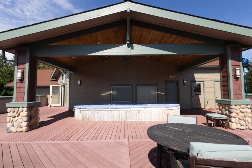 More Photos Of 360 Knechtel Way NE, Bainbridge Island Apartments For Sale