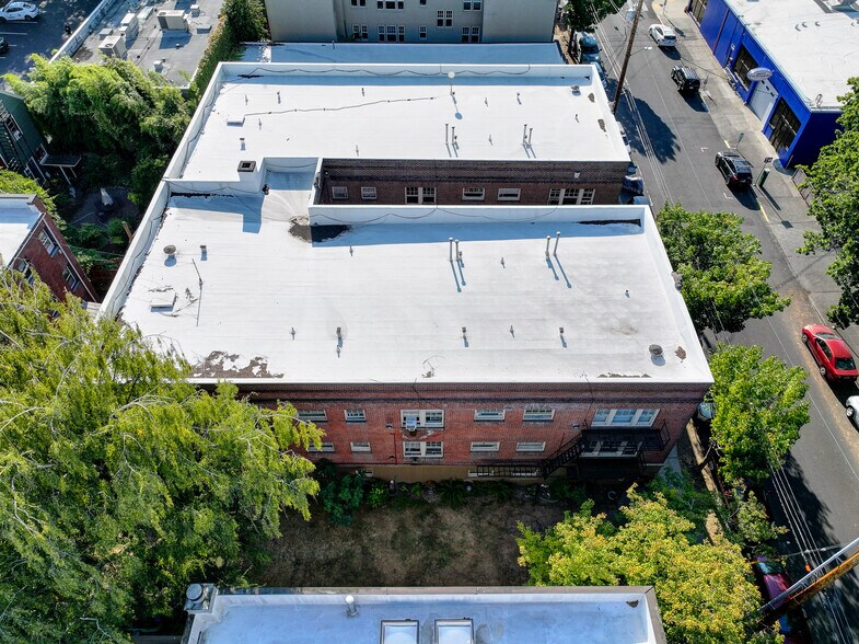 More Photos Of 2062 NW Marshall St, Portland Apartments For Sale