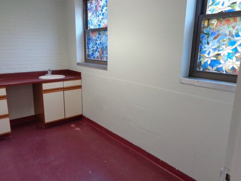 More Photos Of 153 Main St, Manchester Medical For Sale