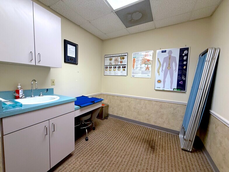 More Photos Of 3861 Oakwater Cir, Orlando Medical For Sale