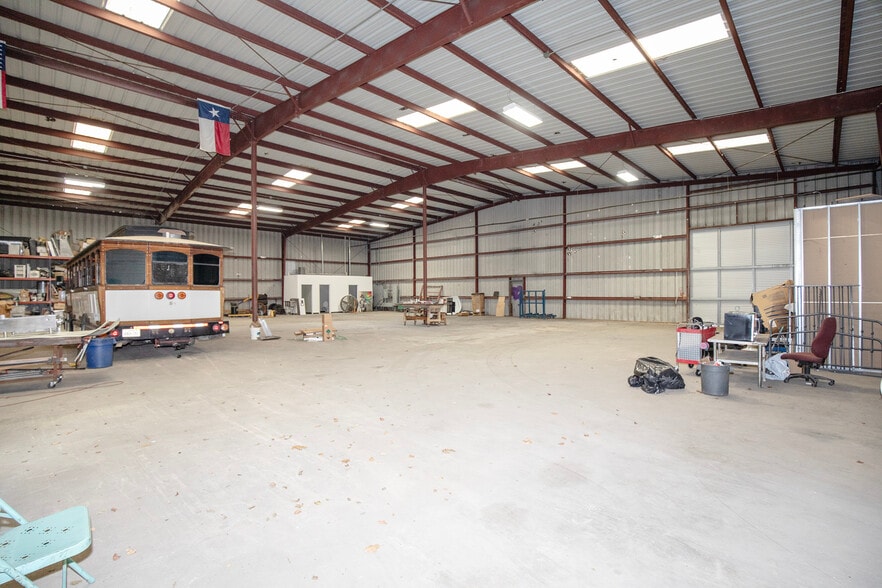 More Photos Of 2219 Brooks St, Houston Warehouse For Sale