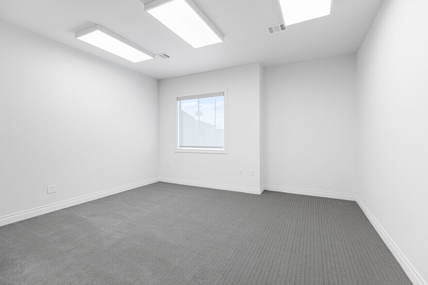 More Photos Of 7630 Dowdell Rd, Spring Office For Sale