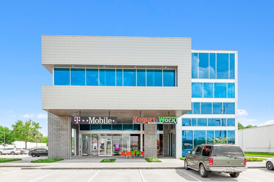 More Photos Of 525 Sawdust Rd, Spring Freestanding For Lease
