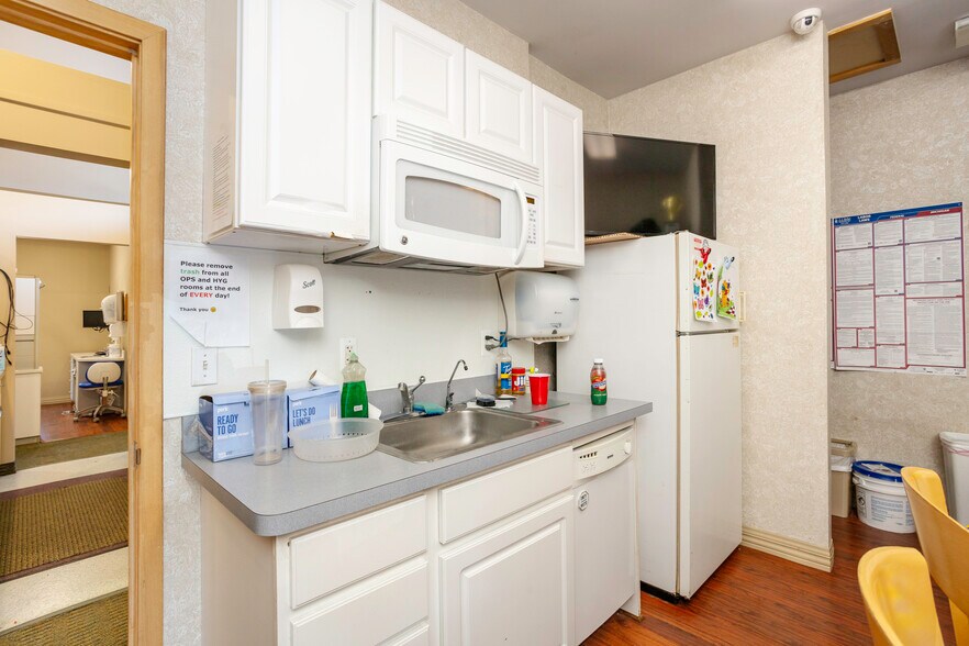 More Photos Of 37235 Goddard Rd, Romulus Office For Sale