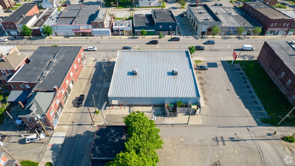 More Photos Of 2373-2383 W Broad St, Columbus Freestanding For Sale