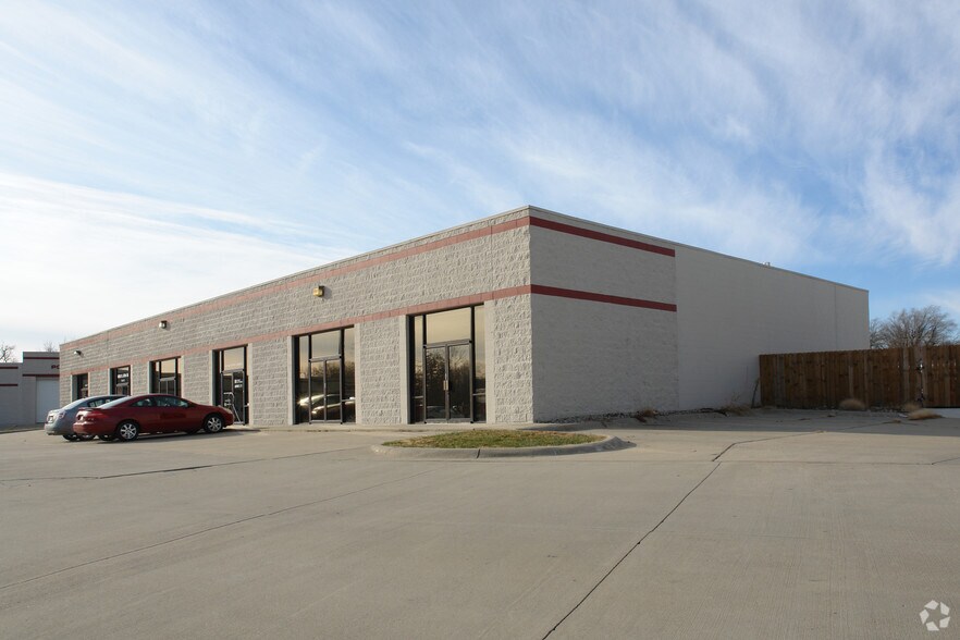 Primary Photo Of 6131 S 57th St, Lincoln Light Distribution For Lease