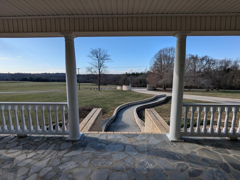 More Photos Of 4059 Lowry Rd, Goode Specialty For Sale