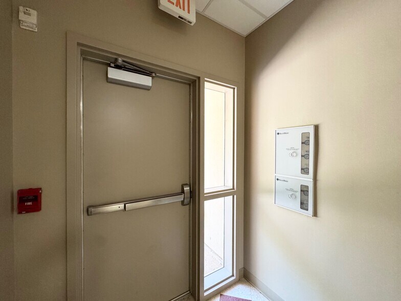 More Photos Of 200 Renaissance Way, Crockett Medical For Sale