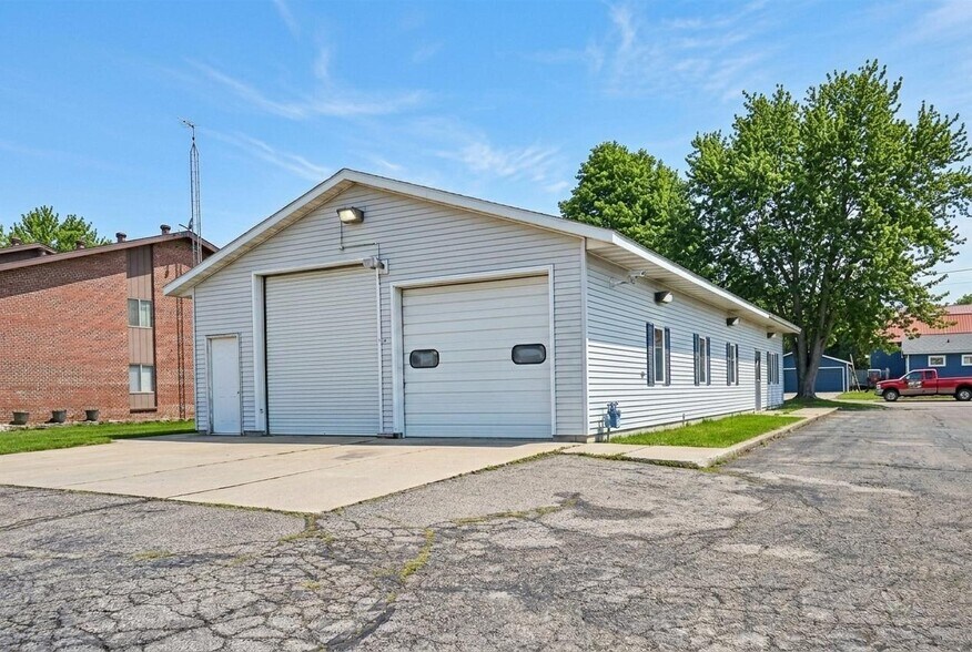 More Photos Of 316 S Highway Ave, Blooming Prairie Light Manufacturing For Sale