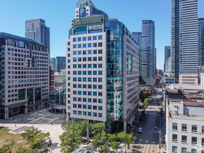 More Photos Of 225 King St W, Toronto Office For Lease