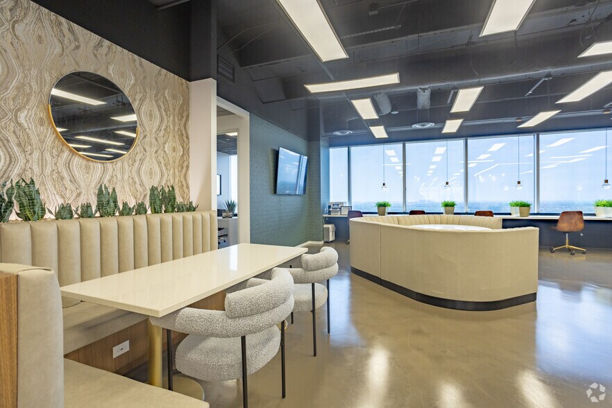 More Photos Of 24 Greenway Plz, Houston Office For Lease