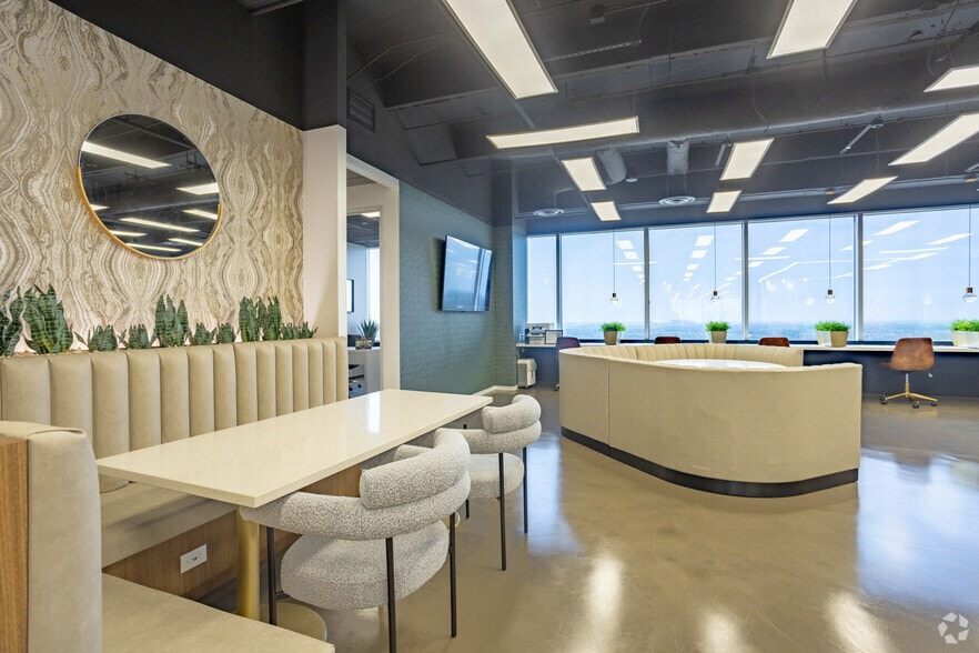 More Photos Of 24 Greenway Plz, Houston Office For Lease