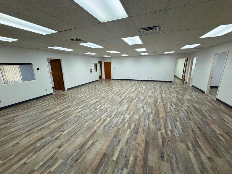 More Photos Of 6825 Manhattan Blvd, Fort Worth Medical For Sale