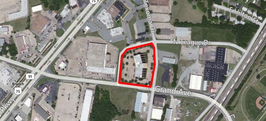 More Photos Of 1800 Teague Dr, Sherman Office For Lease