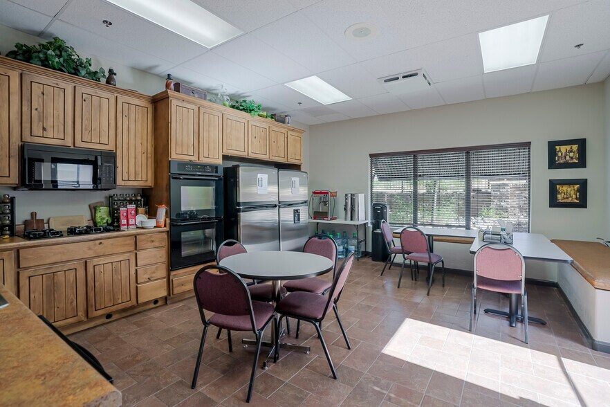 More Photos Of 3207 Lakeside Vlg, Prescott Office For Sale