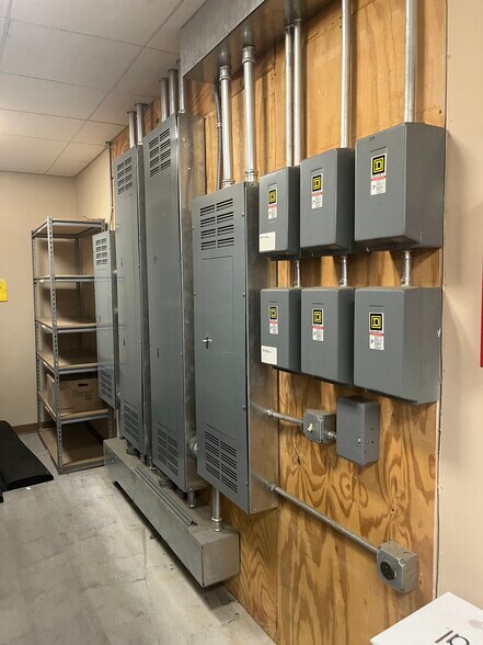 More Photos Of 1401 AIP Dr, Middletown Warehouse For Sale