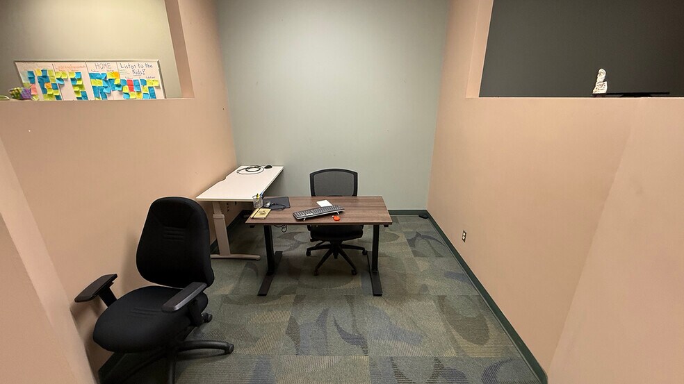More Photos Of 346 Portage Av, Winnipeg Office For Lease