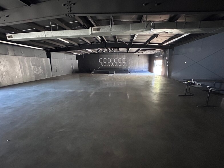 More Photos Of 6844 Satchelford Rd, Columbia Warehouse For Lease