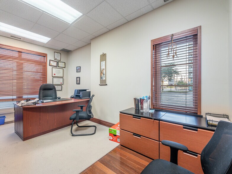 More Photos Of 1199 The Queensway, Toronto Office For Sale
