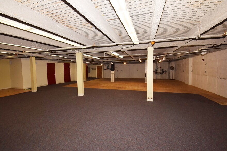 More Photos Of 300 Willis Ave, Mineola Storefront Retail Office For Lease