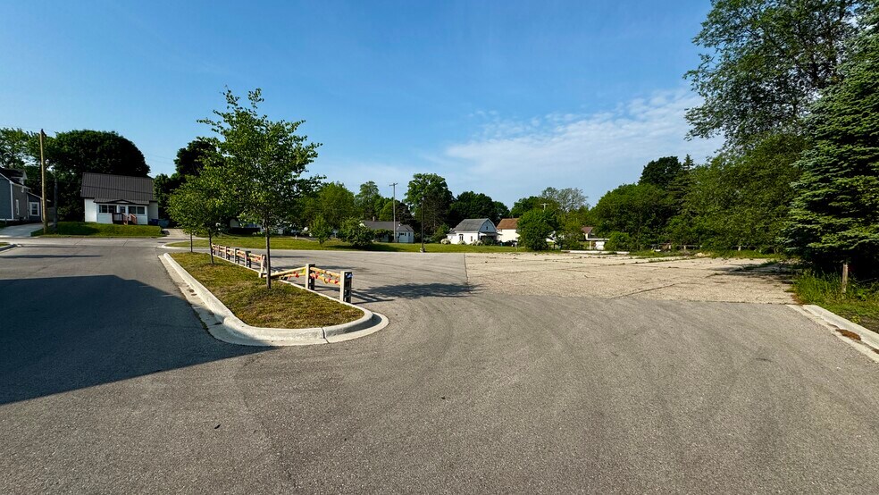 More Photos Of 208 Robertson St, Cadillac Land For Sale