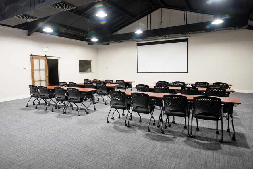 More Photos Of 22 E 200 S, Clearfield Restaurant For Sale