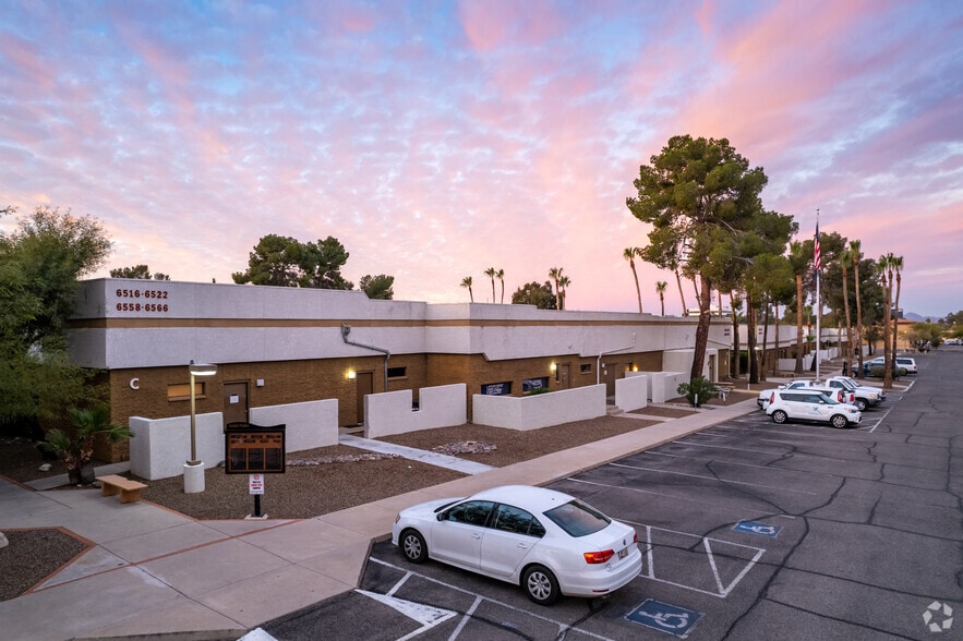 Primary Photo Of 6502-6564 E Carondelet Dr, Tucson Medical For Sale