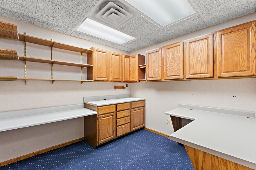 More Photos Of 1651-1657 Thornapple Way, Valparaiso Medical For Lease