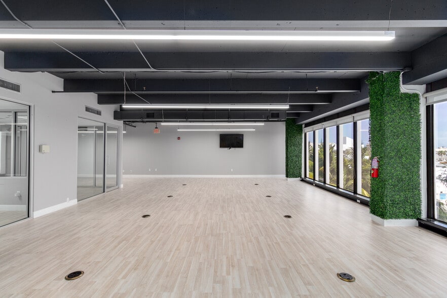 More Photos Of 1680 Michigan Ave, Miami Beach Office Residential For Lease